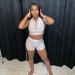 Easy to put on don’t have to do much  I have a large in a sliver